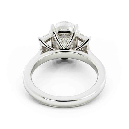 Oval Center With Trap Side diamond Ring