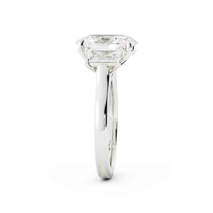 Oval Center With Trap Side diamond Ring